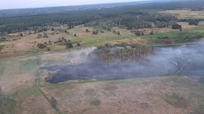 Widok pogorzeliska z śmigłowca Straży Granicznej Widok pogorzeliska z śmigłowca Straży Granicznej