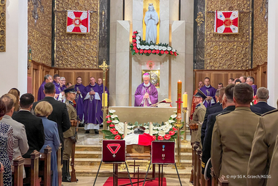Biskup Polowy WP podczas uroczystości pogrzebowych gen. dyw. Kruszewskiego w Katedrze Polowej WP. Biskup Polowy WP podczas uroczystości pogrzebowych gen. dyw. Kruszewskiego w Katedrze Polowej WP.