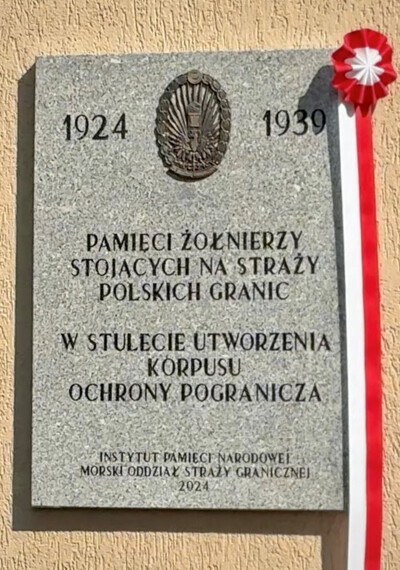 Tablica upamiętniająca setną rocznicę utworzenia Korpusu Ochrony Pograniczna Tablica upamiętniająca setną rocznicę utworzenia Korpusu Ochrony Pograniczna