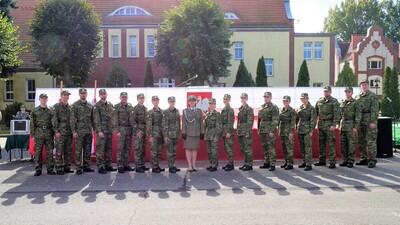 Zdjęcie grupowe uczestników ślubowania w Nadodrzańskim Oddziale SG. Zdjęcie grupowe uczestników ślubowania w Nadodrzańskim Oddziale SG.