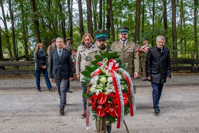 Złożenie wieńców na grobach żołnierzy Korpusu Ochrony Pogranicza Złożenie wieńców na grobach żołnierzy Korpusu Ochrony Pogranicza