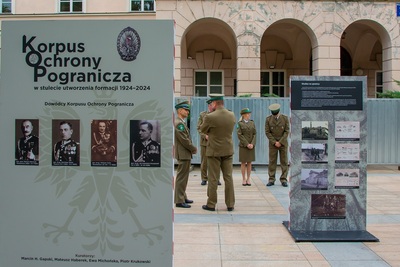 Elementy wystawy poświęconej Korpusowi Ochrony Pogranicza Elementy wystawy poświęconej Korpusowi Ochrony Pogranicza