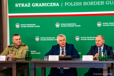 Komendant Główny SG, Minister SWiA i jego zastępca podczas odprawy kadry kierowniczej Straży Granicznej Komendant Główny SG, Minister SWiA i jego zastępca podczas odprawy kadry kierowniczej Straży Granicznej
