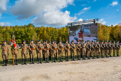 Poczet sztandarowy podczas Uroczystych obchodów 85. rocznicy bitwy pod Wytycznem Poczet sztandarowy podczas Uroczystych obchodów 85. rocznicy bitwy pod Wytycznem