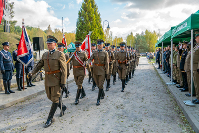 Poczet sztandarowy podczas Uroczystych obchodów 85. rocznicy bitwy pod Wytycznem Poczet sztandarowy podczas Uroczystych obchodów 85. rocznicy bitwy pod Wytycznem
