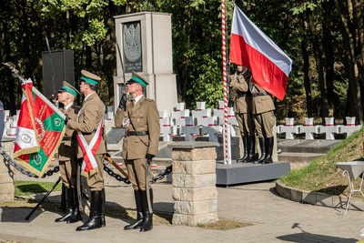 Poczet sztandarowy podczas Uroczystych obchodów 85. rocznicy bitwy pod Wytycznem Poczet sztandarowy podczas Uroczystych obchodów 85. rocznicy bitwy pod Wytycznem