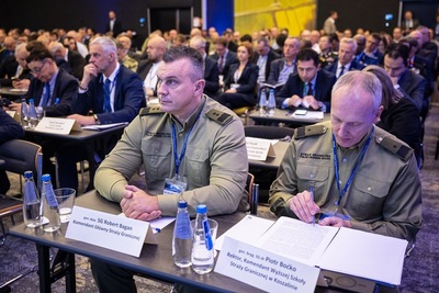 Komendant Główny Straży Granicznej i Rektor-Komendant Wyższej Szkoły Straży Granicznej podczas Konferencji InSec 2024 Komendant Główny Straży Granicznej i Rektor-Komendant Wyższej Szkoły Straży Granicznej podczas Konferencji InSec 2024