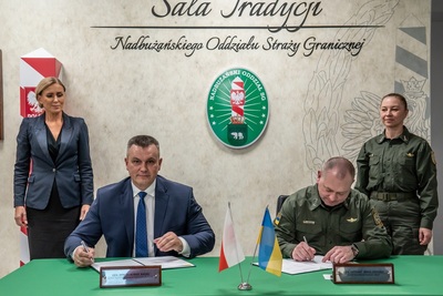 Komendant Główny SG i Przewodniczący Państwowej Służby Granicznej Ukrainy gen. lejtn. Serhij Dejneko podpisują protokoły bilateralne. Komendant Główny SG i Przewodniczący Państwowej Służby Granicznej Ukrainy gen. lejtn. Serhij Dejneko podpisują protokoły bilateralne.