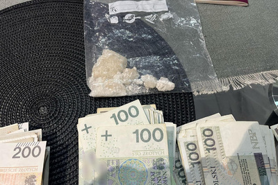 Zabezpieczone środki pieniężne i narkotyki Zabezpieczone środki pieniężne i narkotyki
