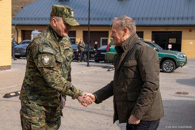 Premier RP i Komendant Główny SG Komendant Główny SG wita Premiera RP