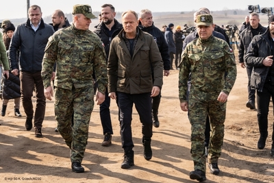 Premier RP wraz z Komendantem Głównym SG i Komendantem Podlaskiego Oddziału SG Premier RP wraz z Komendantem Głównym SG i Komendantem Podlaskiego Oddziału SG