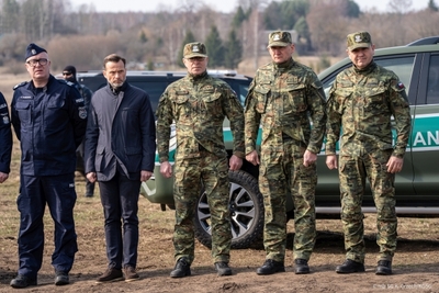 Wojewoda Podlaski, funkcjonariusze SG i Policji Wojewoda Podlaski, funkcjonariusze SG i Policji