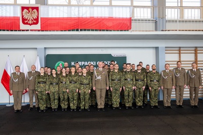 Zdjęcie grupowe uczestników uroczystości ślubowania nowych funkcjonariuszy SG Zdjęcie grupowe uczestników uroczystości ślubowania nowych funkcjonariuszy SG