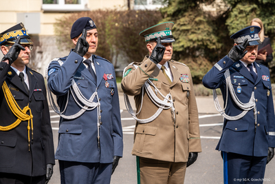 Szefowie SP, SOP, SG Policji oddają honor Szefowie SP, SOP, SG Policji oddają honor
