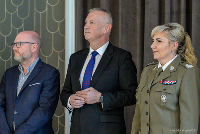 Podsekretarz Stanu w MSWiA, Zastępca Komendanta Głównego SG i Rzecznik prasowy Ministra SWiA podczas wielkanocnego spotkania w Komendzie Głównej SG Podsekretarz Stanu w MSWiA, Zastępca Komendanta Głównego SG i Rzecznik prasowy Ministra SWiA podczas wielkanocnego spotkania w Komendzie Głównej SG