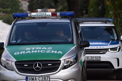 Pojazdy służbowe polskiej Straży Granicznej i niemieckiej Policji Pojazdy służbowe polskiej Straży Granicznej i niemieckiej Policji