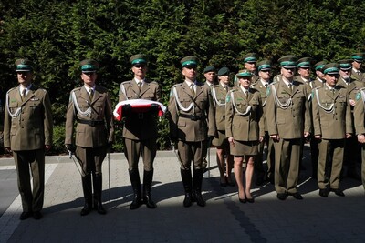 Uczestnicy uroczystej zbiórki z okazji Dnia Flagi Rzeczypospolitej Polskiej w KGSG Uczestnicy uroczystej zbiórki z okazji Dnia Flagi Rzeczypospolitej Polskiej w KGSG