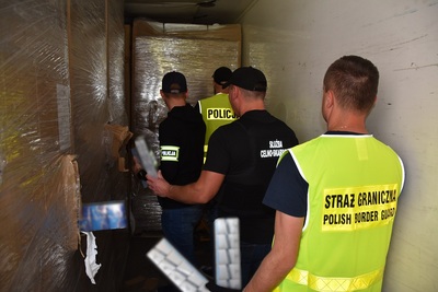 Służby przechwyciły nielegalne papierosy o wartości 5 mln złotych 