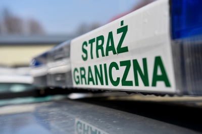 Oświetlenie pojazdu służbowego z napisem Straż Graniczna Oświetlenie pojazdu służbowego z napisem Straż Graniczna