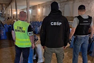 Funkcjonariusze Straży Granicznej , CBŚP, KAS podczas wykonywania czynności służbowych Funkcjonariusze Straży Granicznej , CBŚP, KAS podczas wykonywania czynności służbowych