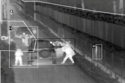 Widok z kamery monitoringu na barierę 
