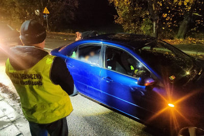 Funkcjonariusze Straży Granicznej podczas wykonywania czynności służbowych Funkcjonariusze Straży Granicznej podczas wykonywania czynności służbowych