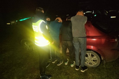 Funkcjonariusze Straży Granicznej podczas wykonywania czynności służbowych Funkcjonariusze Straży Granicznej podczas wykonywania czynności służbowych