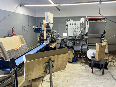 Linia produkcyjna nielegalnych papierosów Linia produkcyjna nielegalnych papierosów