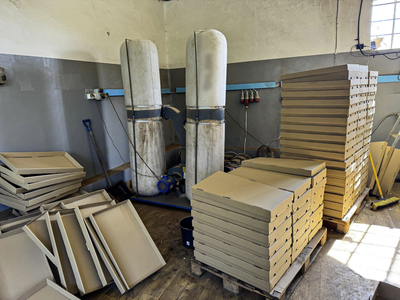 Kartony, w których ukryto nielegalne papierosy Kartony, w których ukryto nielegalne papierosy