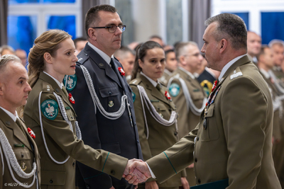 Wyróżnienia i awanse z okazji Święta Niepodległości 