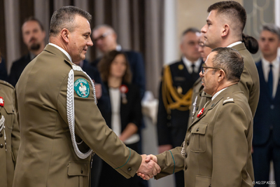 Wyróżnienia i awanse z okazji Święta Niepodległości 