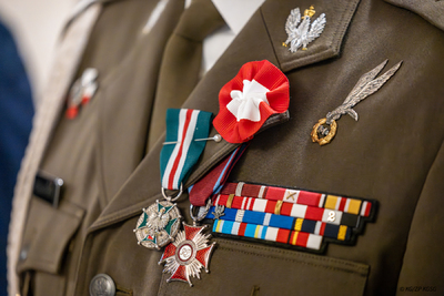 Wyróżnienia i awanse z okazji Święta Niepodległości 