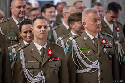 Wyróżnienia i awanse z okazji Święta Niepodległości 