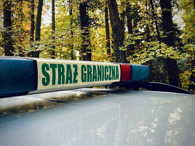 Oświetlenie pojazdu służbowego z napisem Straż Graniczna Oświetlenie pojazdu służbowego z napisem Straż Graniczna