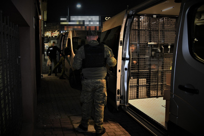 Funkcjonariusze Straży Granicznej podczas wykonywania czynności służbowych Funkcjonariusze Straży Granicznej podczas wykonywania czynności służbowych