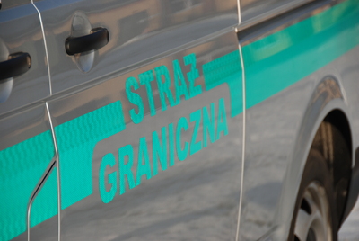 Napis na drzwiach pojazdu służbowego Straż Graniczna Napis na drzwiach pojazdu służbowego Straż Graniczna