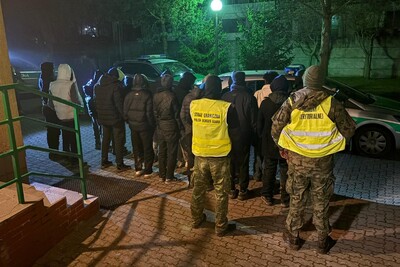 Funkcjonariusze Straży Granicznej podczas wykonywania czynności służbowych Funkcjonariusze Straży Granicznej podczas wykonywania czynności służbowych