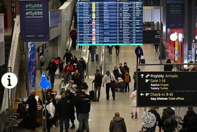 Nieudany powrót na święta. Straż Graniczna zatrzymała poszukiwanego na lotnisku w Balicach Nieudany powrót na święta. Straż Graniczna zatrzymała poszukiwanego na lotnisku w Balicach