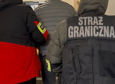 Funkcjonariusze Straży Granicznej podczas wykonywania czynności służbowych Funkcjonariusze Straży Granicznej podczas wykonywania czynności służbowych