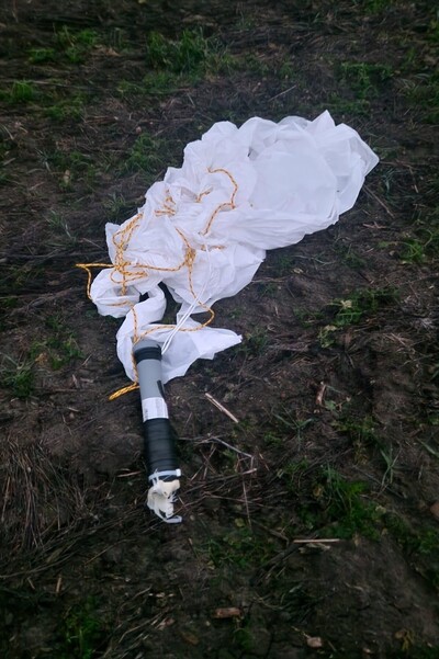 Fragmenty balonu meteorologicznego Fragmenty balonu meteorologicznego