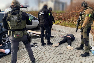 Funkcjonariusze Straży Granicznej podczas wykonywania czynności służbowych Funkcjonariusze Straży Granicznej podczas wykonywania czynności służbowych