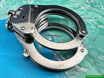 Kajdanki leżą na mapie Kajdanki leżą na mapie