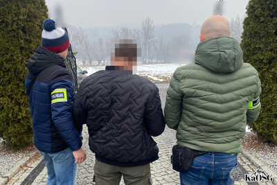 Funkcjonariusze Straży Granicznej podczas wykonywania czynności służbowych Funkcjonariusze Straży Granicznej podczas wykonywania czynności służbowych