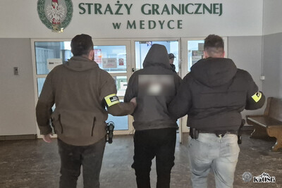 Funkcjonariusze Straży Granicznej podczas wykonywania czynności służbowych Funkcjonariusze Straży Granicznej podczas wykonywania czynności służbowych