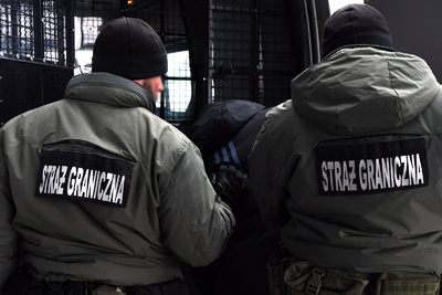 Funkcjonariusze Straży Granicznej podczas wykonywania czynności służbowych Funkcjonariusze Straży Granicznej podczas wykonywania czynności służbowych