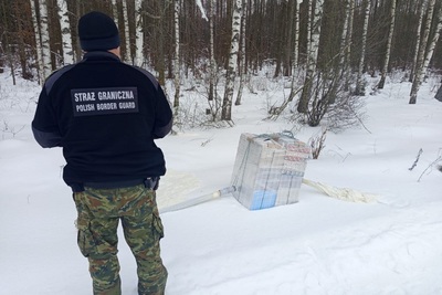 Papierosy przemycane balonem 