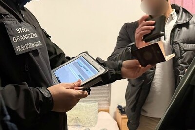 Funkcjonariusz Straży Granicznej podczas wykonywania czynności służbowych Funkcjonariusz Straży Granicznej podczas wykonywania czynności służbowych