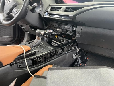 Wnętrze odzyskanego Lexusa Wnętrze odzyskanego Lexusa