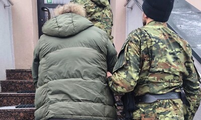 Funkcjonariusze Straży Granicznej podczas wykonywania czynności służbowych Funkcjonariusze Straży Granicznej podczas wykonywania czynności służbowych