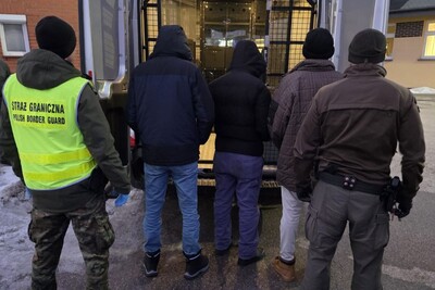 Zatrzymanie kuriera i nielegalnych migrantów 